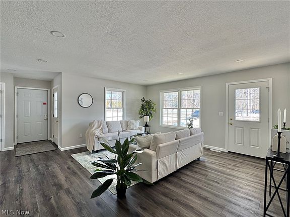 2nd image of 406 S Raccoon Rd