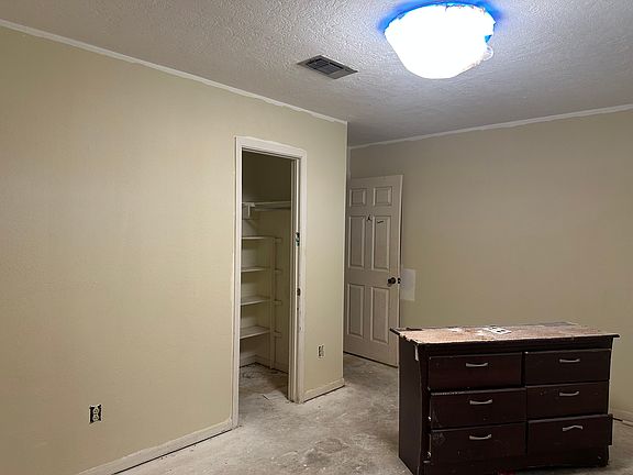 5th image of 4705 Folsom Dr