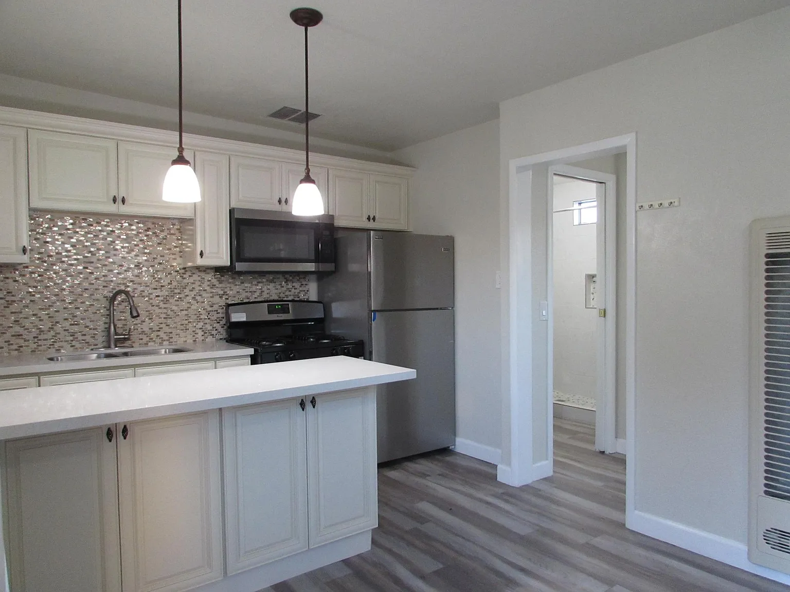 3411 Lexington Ave — Photo 2