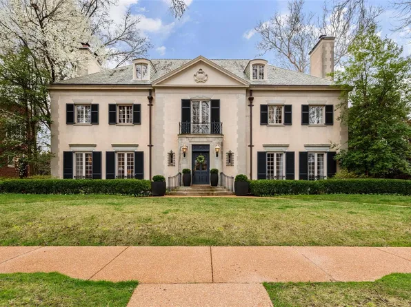 22 Portland Pl, Saint Louis, MO 63108