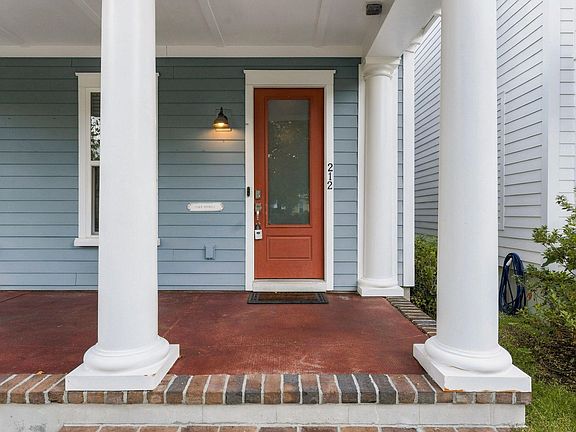 3rd image of 212 Bumble Way