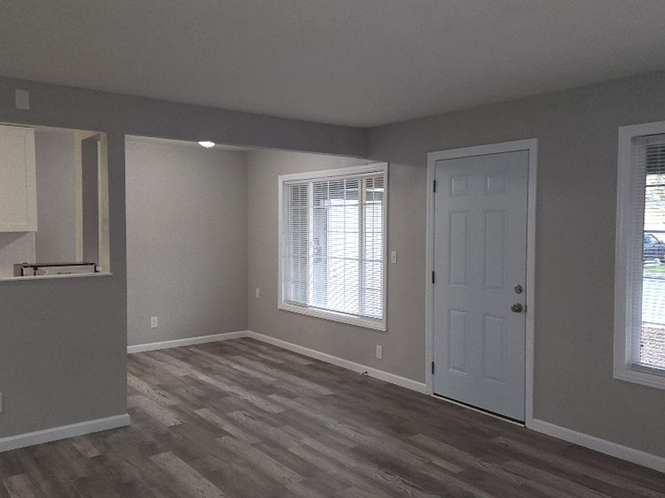 1st image of 712 Gateway Dr #714