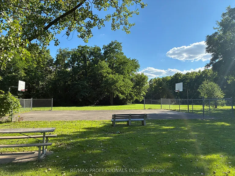 75 Glenburn Ct #111 — Photo 28