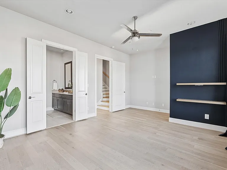 1005 Saint Charles St — Photo 21