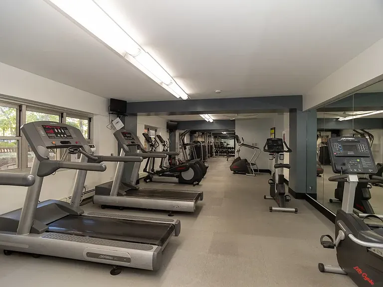4970 N Marine Dr — Photo 15