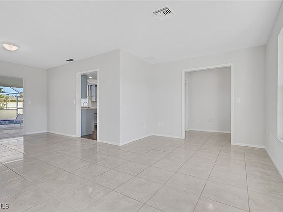 4th image of 1719 SE 8th St
