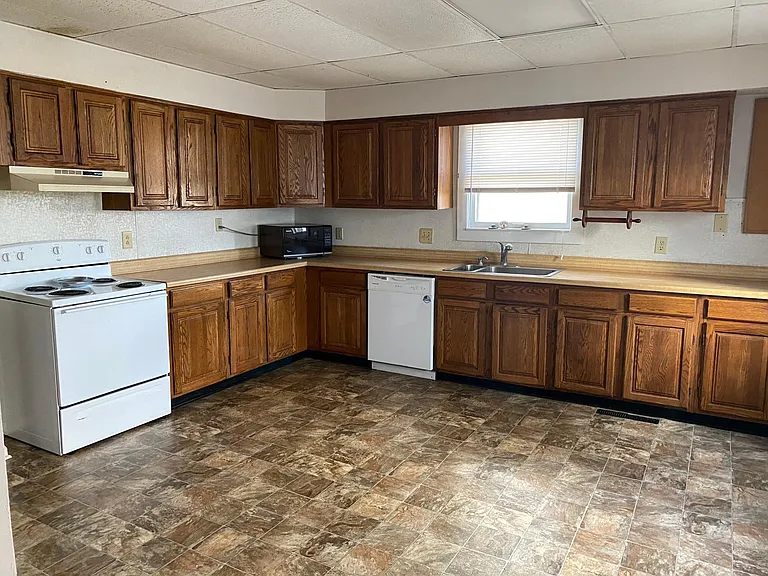 another photo of kitchen area