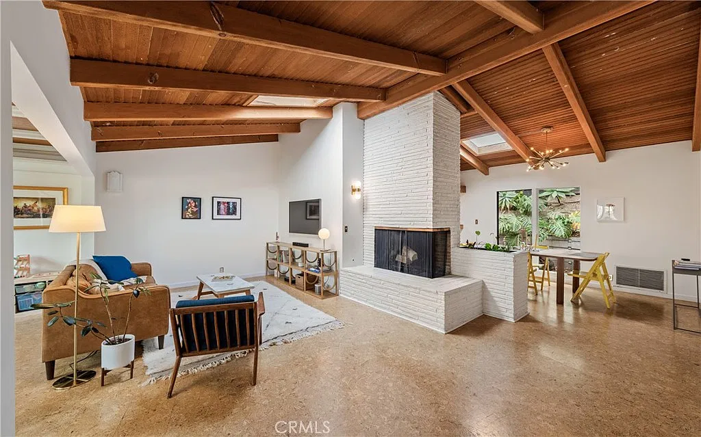 2 bed, 2098 sqft, $9,950 — Photo 1