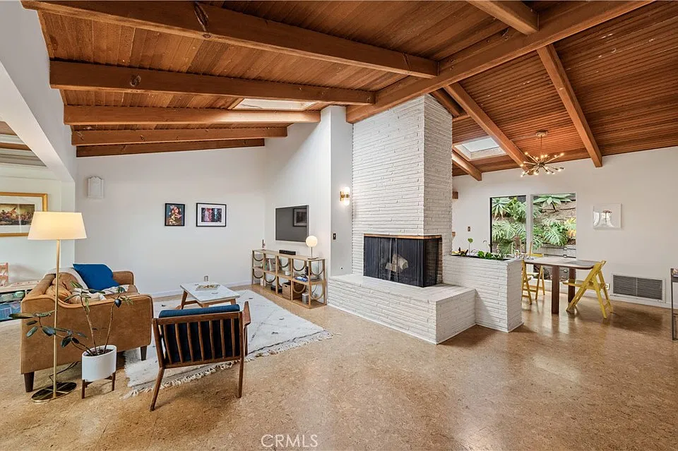 3858 Roble Vista Dr