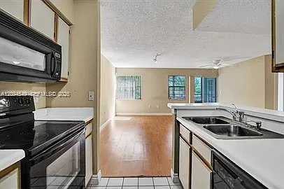 Lakeview Club Condo — Photo 2