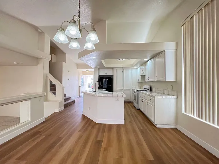 8704 Autumn Valley Ave — Photo 7