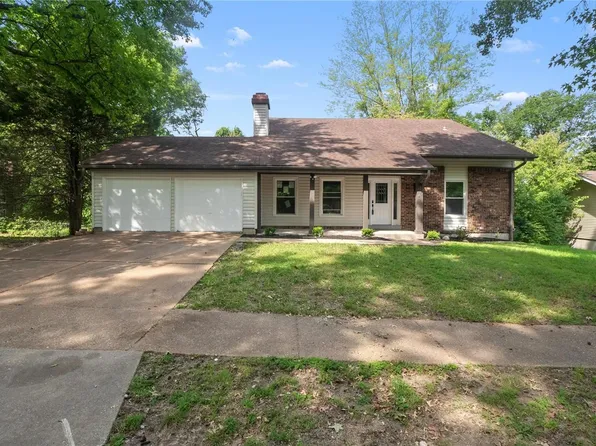 12505 Woodstream Dr, Saint Louis, MO 63138