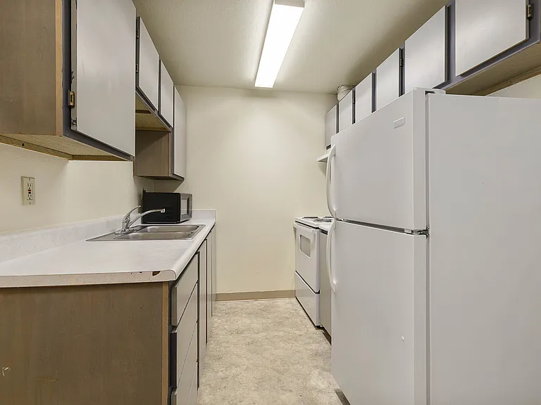 Dry Creek Apartments — Photo 15