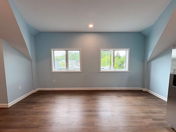 3rd image of 5700 Seneca St #1