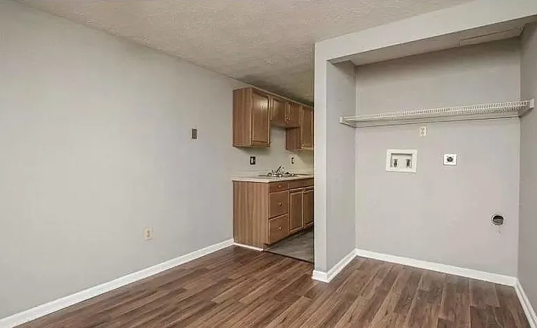 1338 Saint Adelbert Ave #2 — Photo 4