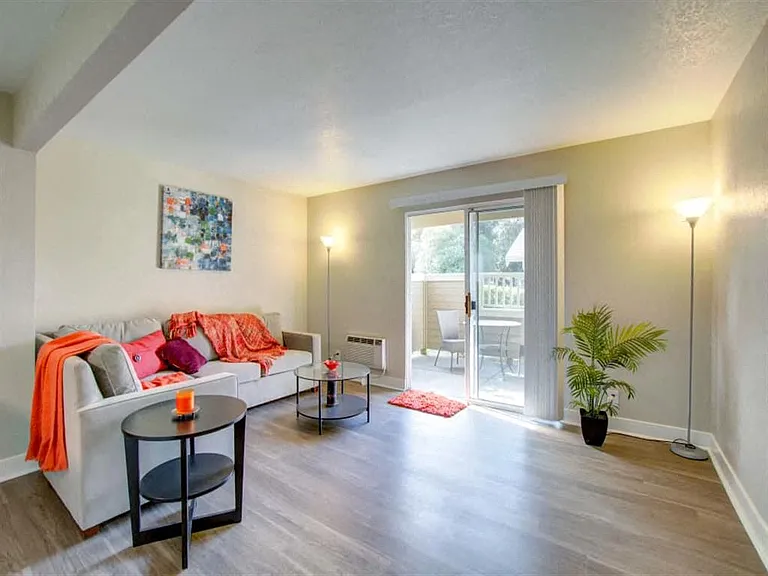 Terra House Apartments — Photo 4