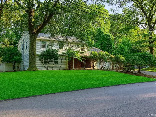 10 Swallow Avenue, Chestnut Ridge, NY 10977