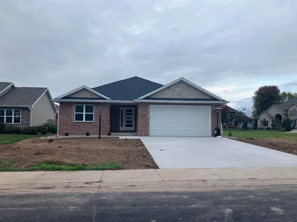 221 Royal Saint Patricks Dr, Wrightstown, WI 54180