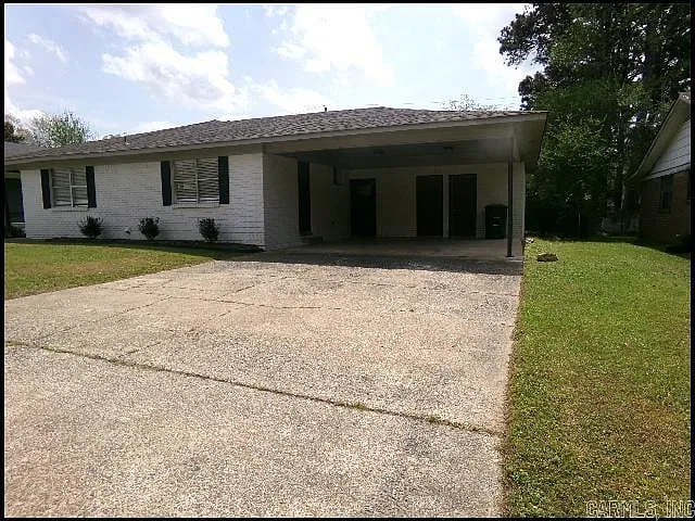 2 bed, 1.0 bath, 967 sqft, $975 — Photo 2