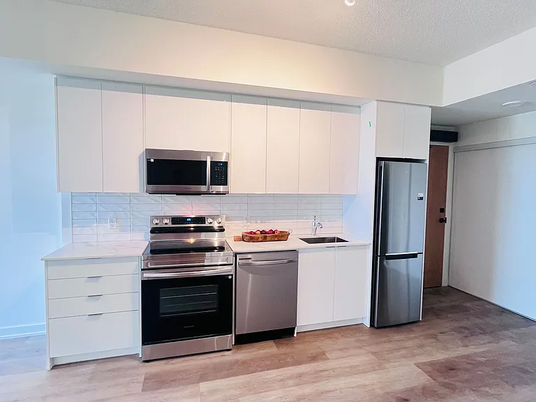 33 Erie Ave #402 — Photo 10