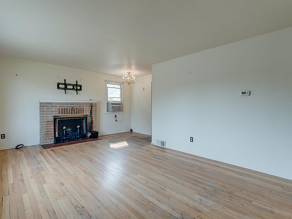 5th image of 3011 W Rowan Ave