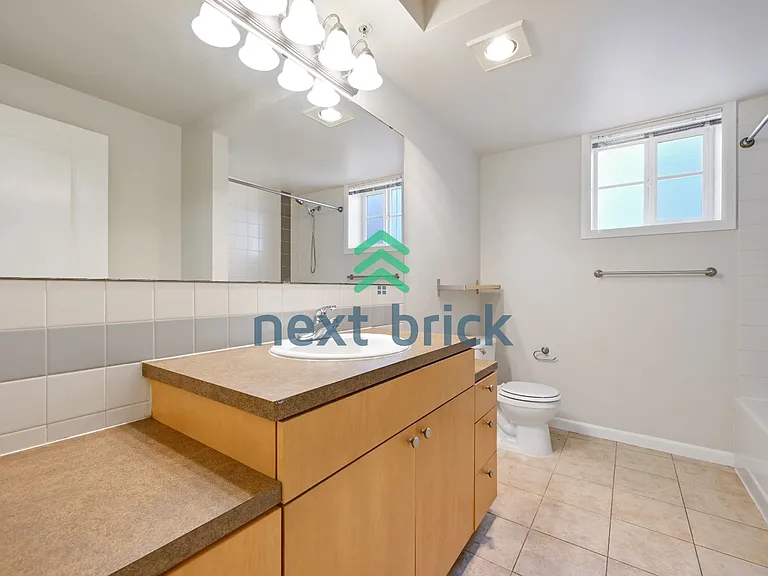 124 Bellevue Ave E #206 — Photo 9