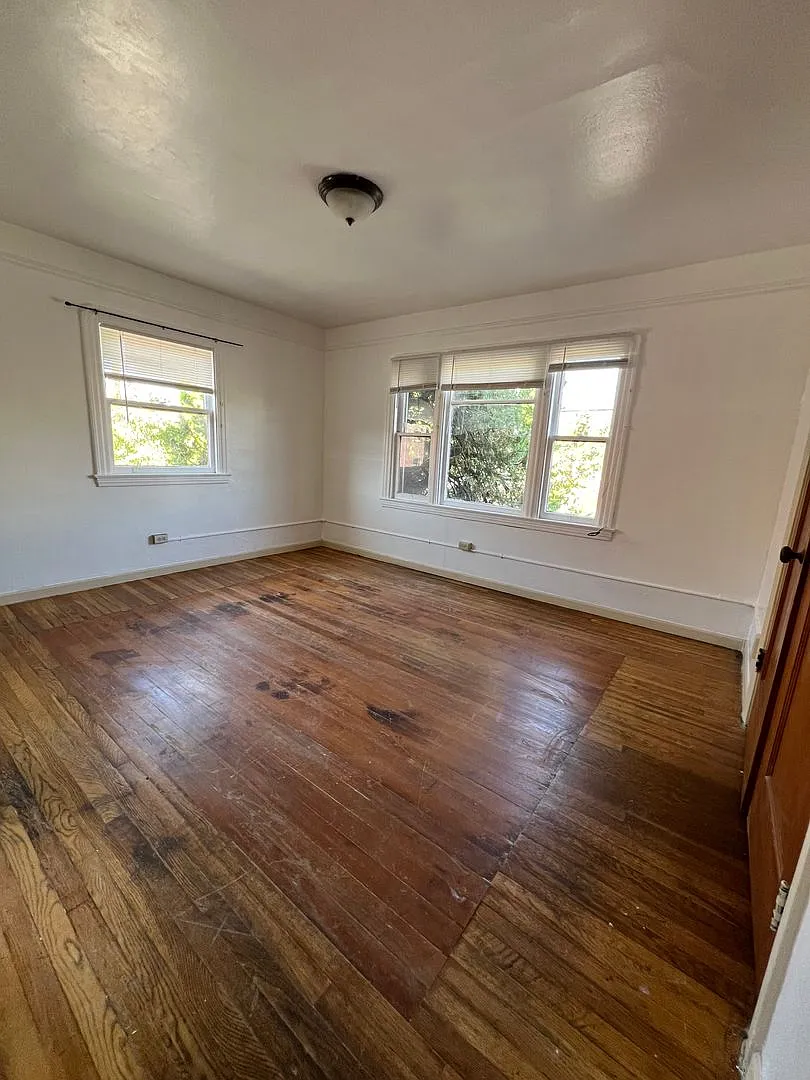 1 bedroom 1 bathroom Upstairs Apartment - White Pine Apartments — Photo 1