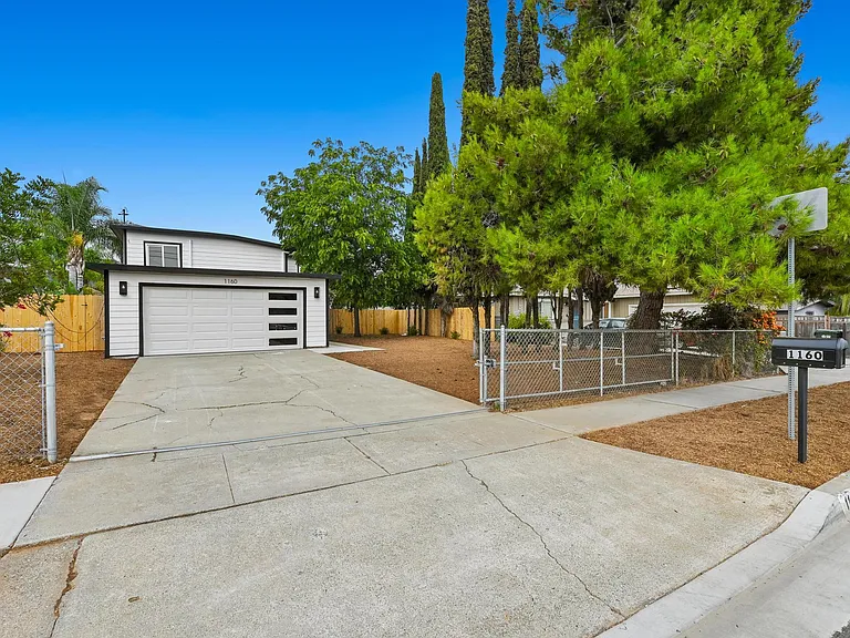 1162 Erica St — Photo 40