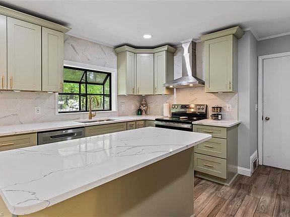 3rd image of 388 Eldora Rd