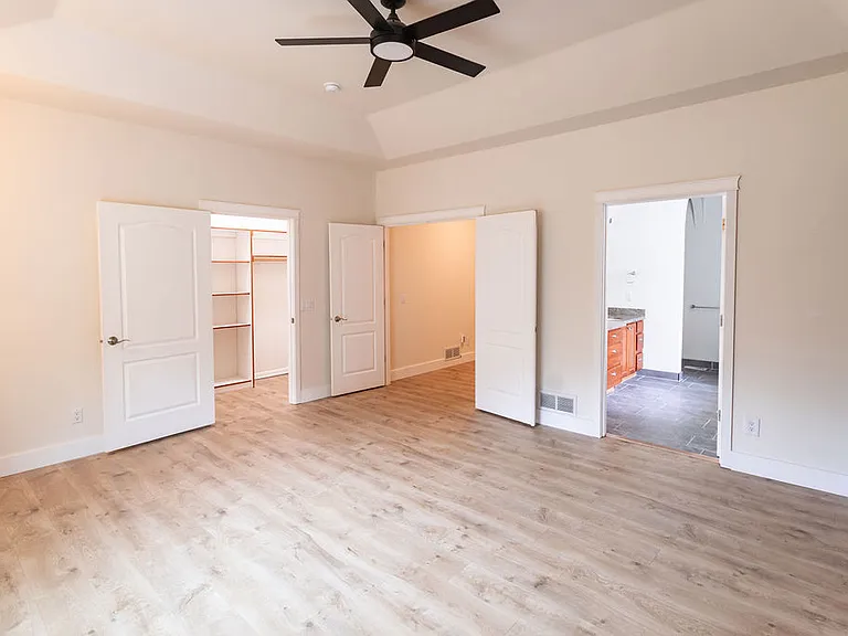 13431 Canyon Rd — Photo 29