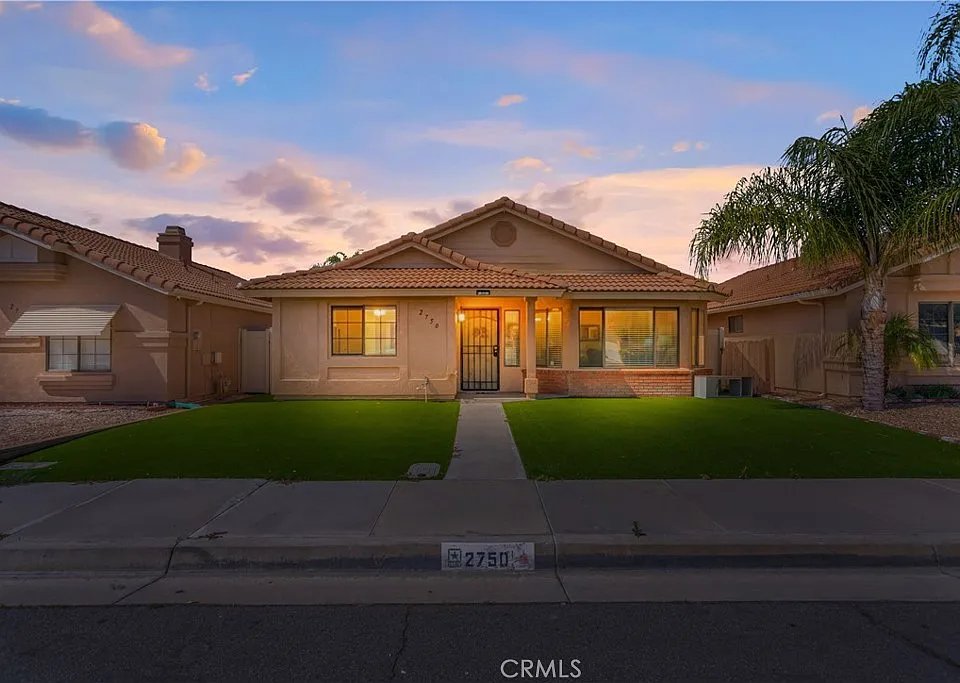 2750 La Paz Ave