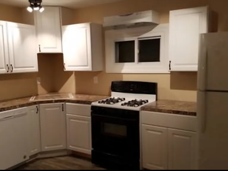 1891 Huntington Cir — Photo 3
