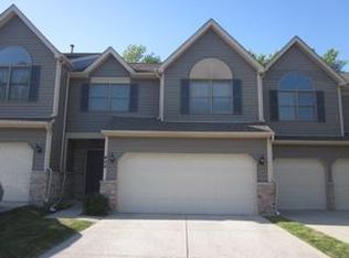 404 River Bluff Dr, Carpentersville, IL 60110