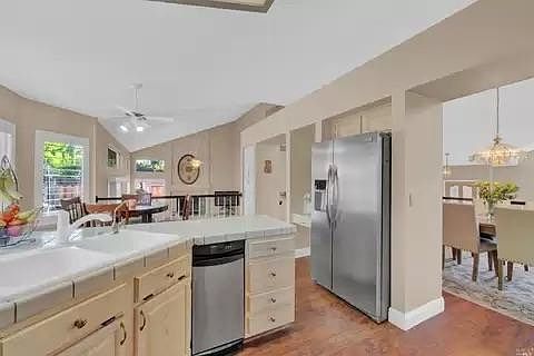 5th image of 481 Wrentham Dr