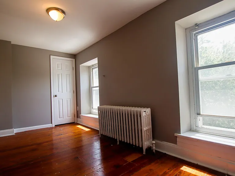 475 Krams Ave — Photo 12