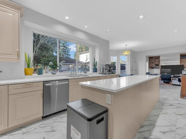 6835 Heather St, Vancouver, BC V6P 3P5