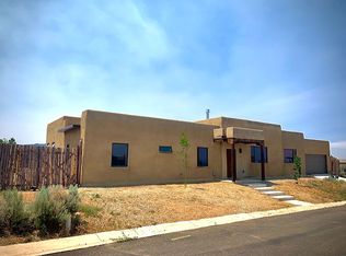 1320 Abby Rd, Taos, NM 87571