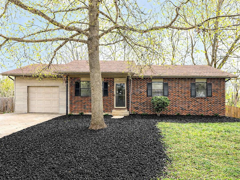 1st image of 110 S Basswood Avenue