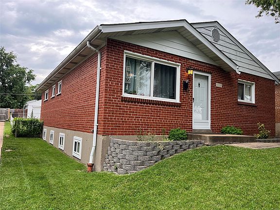 2nd image of 3739 Koeln Ave