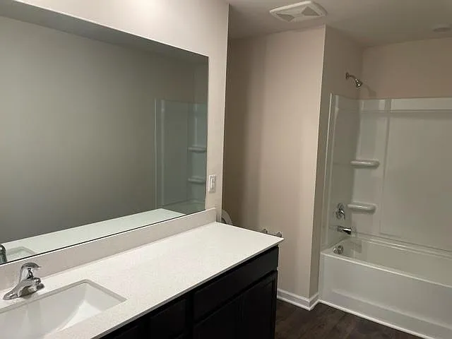 6084 Cullen Dr — Photo 10