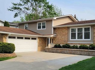 1831 Oxnard Dr, Downers Grove, IL 60516