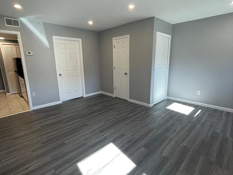 1010 Roselle St — Photo 6