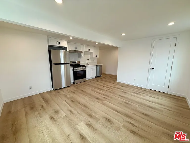 1021 Venice Blvd #4 — Photo 6