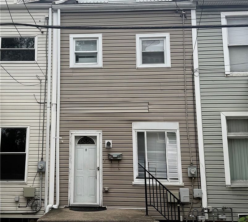 1st image of 824 Walnut St