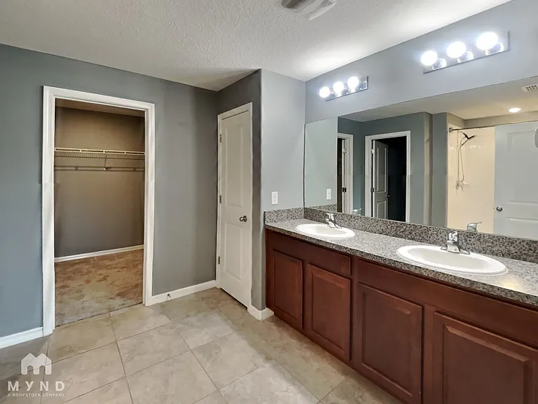 10210 Bright Crystal Ave — Photo 8