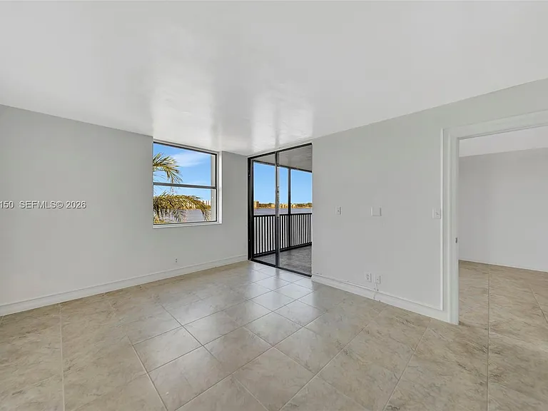 117 Lake Emerald Dr #408 — Photo 21