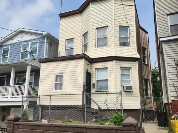 121 Governor St, Paterson City, NJ 07501