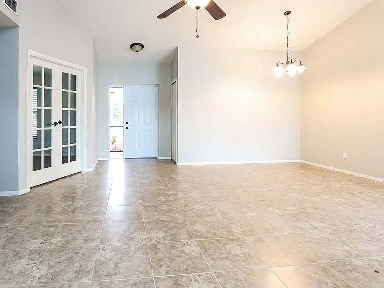 1414 NE Van Loon Ln — Photo 3