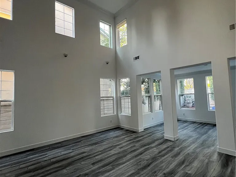 6777 Brentwood Dr — Photo 3