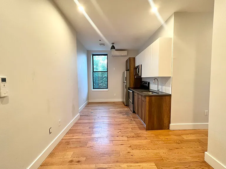 1081 Madison St #3F — Photo 1